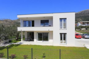 Apartments with a parking space Kastel Stari, Kastela - 18115